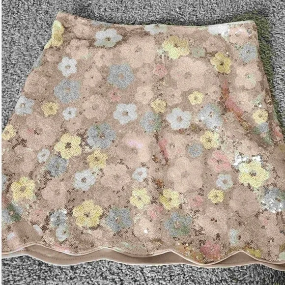 Sequined Mini Skirt Scallop Hem Floral Pattern Pastel Colors - Picture 11 of 12